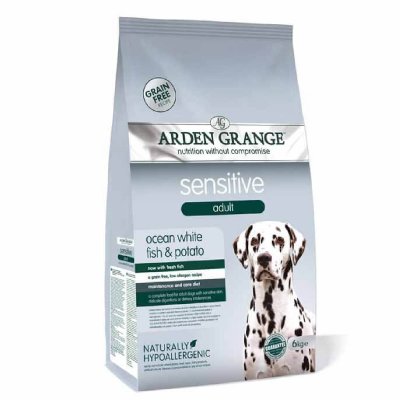 Διατροφικά μια πλήρης ξηρά τροφή από την Arden Grange  η οποία είναι ιδανική για ενήλικα σκυλιά που έχουν ευαισθησία στη χώνεψη ή ευαίσθητο δέρμα με λευκά ψάρια/white fish