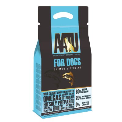 AATU, Πλήρης τροφή χωρίς σιτηρά για ενήλικους σκύλους με Σολωμό και Ρέγγα.Παρασκευάζεται από φρέσκο κρέας χωρίς συντηρητικά, περιέχει ένα μοναδικό συνδυασμό από 8 φρούτα, 8 λαχανικά και 8 βότανα για την ισορροπημένη διατροφή.